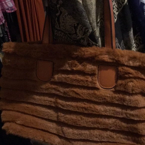 Fur handbag with shoulder strap - Picture 6 of 6